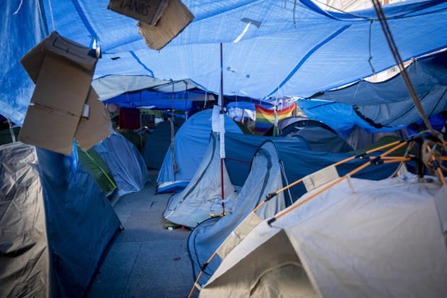 Protesters at Sol Square Stand by Their Demands for Housing Housing Protest at Puerta del Sol, October 8, 2026, in Madrid, Spain. The encampment at Sol has spilled over into the square, and the protesters are maintaining their demands against evictions and exorbitant rents. The Official State Gazette (BOE) published yesterday, October 7, the new version of the housing and rent decrees that the Council of Ministers approved the previous day OCTOBER 8, 2026 A Pé Madrid, Madrid, Spain Copyright: xA.xPÃ rezxMecax 7828148