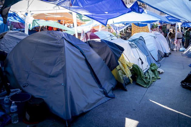 Protesters at Sol Square Stand by Their Demands for Housing Housing Protest at Puerta del Sol, October 8, 2026, in Madrid, Spain. The encampment at Sol has spilled over into the square, and the protesters are maintaining their demands against evictions and exorbitant rents. The Official State Gazette (BOE) published yesterday, October 7, the new version of the housing and rent decrees that the Council of Ministers approved the previous day OCTOBER 8, 2026 A Pé Madrid, Madrid, Spain Copyright: xA.xPÃ rezxMecax 7828155