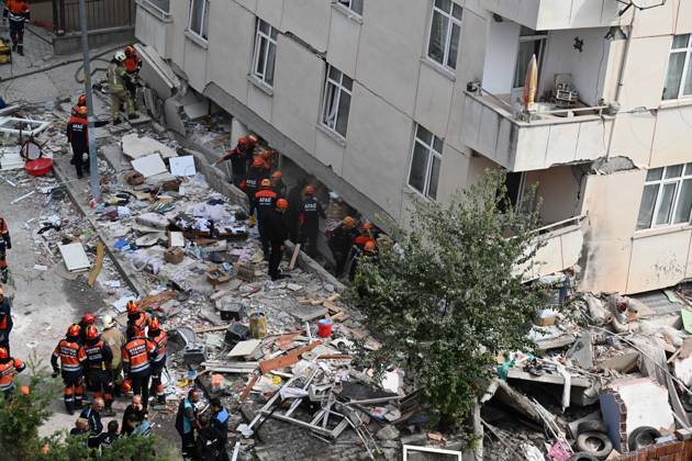 Partial collapse occurs in 7-story building in Istanbul s Maltepe district ISTANBUL, TURKIYE - OCTOBER 8: Search and rescue personnel, including firefighters, AFAD, UMKE, and police teams, operate at the site of a partial building collapse in the Cevizli neighborhood of Maltepe district, Istanbul, Turkiye on October 8, 2026. Trapped residents on the unaffected upper floors were evacuated while emergency teams initiated search and rescue efforts beneath the collapsed lower levels. Ten people were rescued alive from the rubble, while officials confirmed two fatalities as of late morning. Ahmet Okatali Anadolu Istanbul Turkey. Editorial use only. Please get in touch for any other usage. Copyright: x2026xAnadoluxAhmetxOkatalix