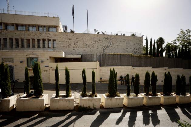 (261008) -- JERUSALEM, Oct. 8, 2026 -- This photo taken on Oct. 8, 2026 shows an exterior view of the British consulate in East Jerusalem. Israeli Foreign Minister Gideon Sa ar announced on Thursday that the British consulate in East Jerusalem had ended its operations on Israel s orders and that the consul general and 19 diplomats would leave the country, citing countermeasures following British measures against Israel. British Foreign Secretary Ed Miliband disputed Israel s legal authority to close the consulate, saying East Jerusalem was occupied territory. (Photo by Xinhua) MIDEAST-JERUSALEM-BRITISH CONSULATE-OPERATIONS ENDING JamalxAwad