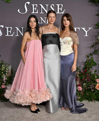 ˜Sense and Sensibility™ Los Angeles Premiere Esme Creed-Miles, Caitriona Balfe and Daisy Edgar-Jones arriving at the Sense and Sensibility Los Angeles premiere held at the United Theatre in Los Angeles, Ca. on October 7, 2026. Los Angeles United Theatre California USA Copyright: xStarbuck xAFF-USA.COMx