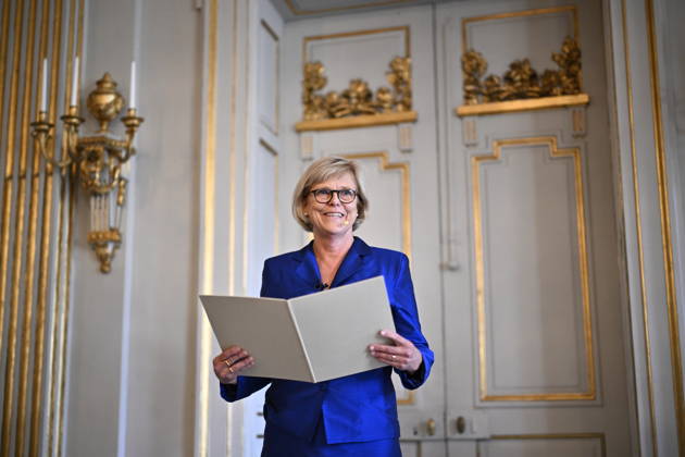 STOCKHOLM, SWEDEN 20261008 Ingrid Carlberg, Permanent Secretary of the Swedish Academy, announces that Anne Carson has been awarded the 2026 Nobel Prize in Literature at the Stock Exchange Building in Stockholm STOCKHOLM SWEDEN x10430x Copyright: xChristinexOlsson TTx NOBELPRISET LITTERATUR 2026 E5VYQ-8BcFY