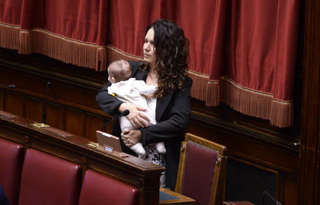 IPA89426087 - Rome, Chamber of Deputies: Electoral Law, explanations of vote, and final vote; pictured: a female deputy with her son Copyright: xSTEFANOxCAROFEIx xSTEFANOxCAROFEIx xFOTOGRAMMAx IPA89426087