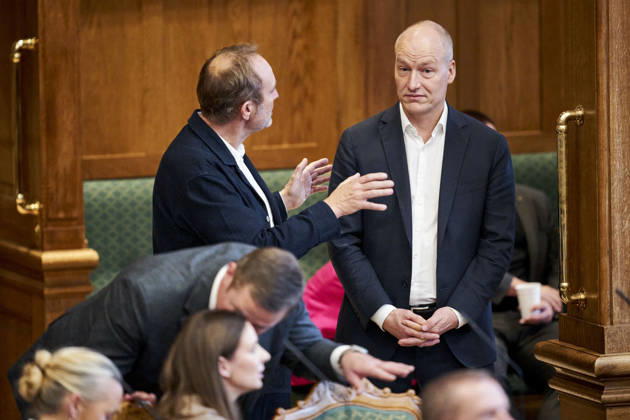 Opening debate in the Danish Parliament Minister of Business and Competitiveness Martin Lidegaard, The Social Liberal Party (L) and and political leader of the Red-Green Alliance Pelle Dragsted during the opening debate of the parliament in the Folketing Hall at Christiansborg on Thursday, October 8, 2026. , Copenhagen Denmark Copyright: RitzauxScanpix ThomasxTraasdahlx spdk20261008-131033-L