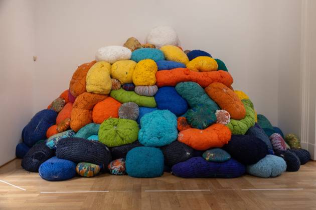 Exhibition Au dela by Sheila Hicks PHOTOPQR VOIX DU NORD FLORENT MOREAU October 8, 2026 LILLE October 8, 2026 The exhibition Au dela by artist Sheila Hicks, is on view at the Palais des Beaux-Arts PHOTO FLORENT MOREAU LA VOIX DU NORD LILLE, FRANCE, OCTOBER 8, 2026 Sheila Hicks – Beyond exhibition at the Palais des Beaux Arts in Lille The internationally renowned American artist presents a new installation in the museum’s atrium, exploring textile fiber through monumental works created especially for the space HAUTS-DE-FRANCE France Copyright: xPHOTOPQR VOIXxDUxNORD MAXPPPxFLORENTxMOREAUx 20261008VDN9618 20261008VDN9618