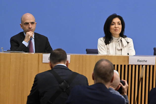 ABB BPK- Bundesministerin fuer Wirtschaft und Energie Katherina Reiche Dr. Benjamin Weigert, Abteilungsleiter Wirtschaft Vorstellung der Herbstprojektion 2026 der Bundesregierung auf der BPK Bundespressekonferenz in Berlin am 08.10.2026 Berlin Deutschland