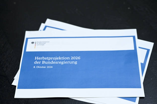 ABB BPK- Herbstgutachten in gedruckter Form Papier Vorstellung der Herbstprojektion 2026 der Bundesregierung auf der BPK Bundespressekonferenz in Berlin am 08.10.2026 Berlin Deutschland