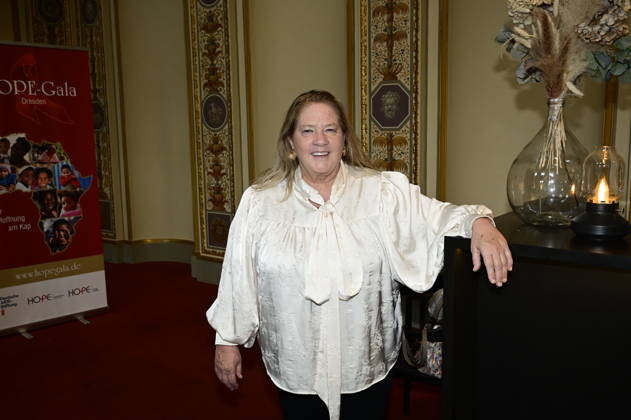 Kathy Kelly beim Pressegespräch und Präsentation des 16. HOPE-Award zur 18. HOPE-Gala Dresden im Schauspielhaus Dresden. Dresden, 08.10.2026 Copyright: xMatthiasxWehnertx