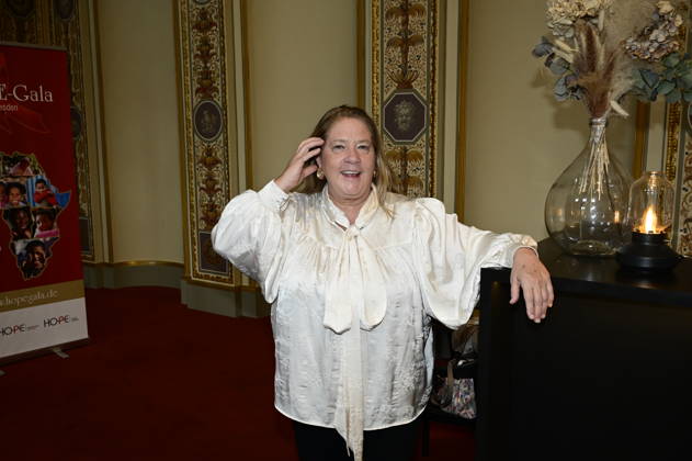 Kathy Kelly beim Pressegespräch und Präsentation des 16. HOPE-Award zur 18. HOPE-Gala Dresden im Schauspielhaus Dresden. Dresden, 08.10.2026 Copyright: xMatthiasxWehnertx