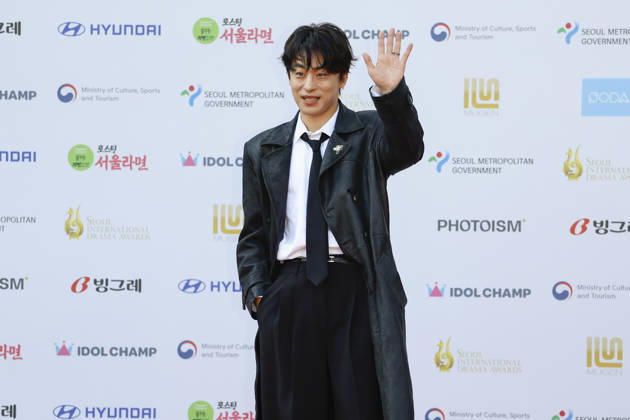 red carpet at Seoul Drama Awards in South Korea South Korean actor Koo Kyo-hwan poses for photos on the red carpet during the 21st Seoul International Drama Awards in Seoul, South Korea, on October 08, 2026. Seoul South Korea  Copyright: xMatrixxImages JungxUi-Chelx