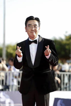 red carpet at Seoul Drama Awards in South Korea South Korean actor Ryu Seung-ryong poses for photos on the red carpet during the 21st Seoul International Drama Awards in Seoul, South Korea, on October 08, 2026. Seoul South Korea  Copyright: xMatrixxImages JungxUi-Chelx