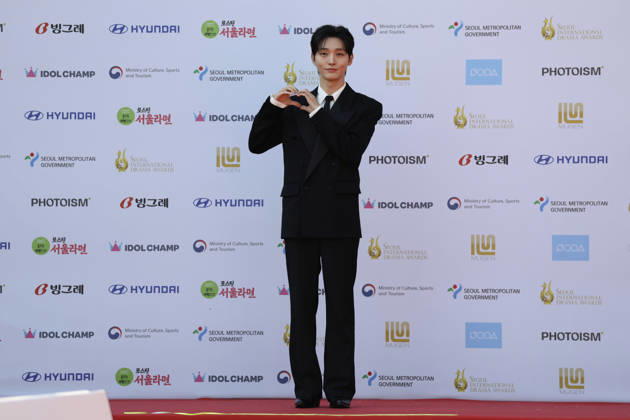red carpet at Seoul Drama Awards in South Korea South Korean singer and actor Yoon Ji-sung poses for photos on the red carpet during the 21st Seoul International Drama Awards in Seoul, South Korea, on October 08, 2026. Seoul South Korea  Copyright: xMatrixxImages JungxUi-Chelx