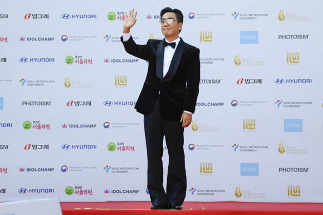 red carpet at Seoul Drama Awards in South Korea South Korean actor Ryu Seung-ryong poses for photos on the red carpet during the 21st Seoul International Drama Awards in Seoul, South Korea, on October 08, 2026. Seoul South Korea  Copyright: xMatrixxImages JungxUi-Chelx