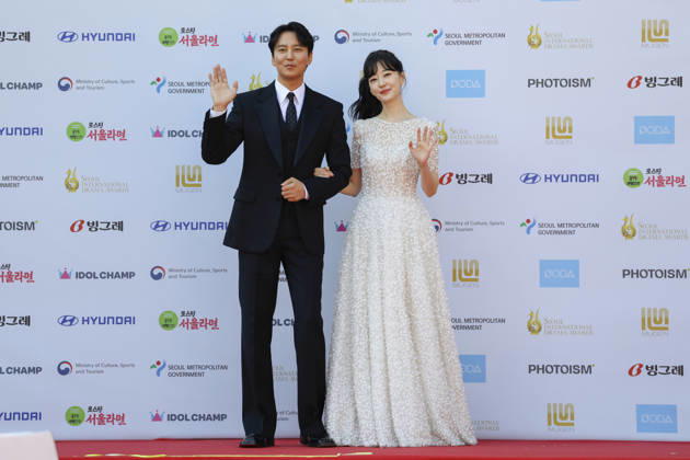 red carpet at Seoul Drama Awards in South Korea South Korean actor Kim Nam-gil (L) and announcer Lee Jae-eun pose for photos on the red carpet during the 21st Seoul International Drama Awards in Seoul, South Korea, on October 08, 2026. Seoul South Korea  Copyright: xMatrixxImages JungxUi-Chelx