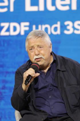 Frankfurt Impressionen 08.10.2026 Die 78. Frankfurter Buchmesse bietet für vieles eine Bühne hier Literaturbühne ARD BR Büchermagazin Wolf Biermann: Löscht das Feuer mit Benzin. Tagebücher. Über Verbot, Ausbürgerung und Mauerfall Moderation: Knut Cordsen Frankfurt (Main) Hessen Deutschland