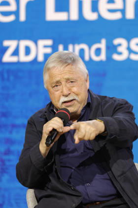 Frankfurt Impressionen 08.10.2026 Die 78. Frankfurter Buchmesse bietet für vieles eine Bühne hier ARD BR Büchermagazin Wolf Biermann: Löscht das Feuer mit Benzin. Tagebücher. Über Verbot, Ausbürgerung und Mauerfall Moderation: Knut Cordsen Frankfurt (Main) Hessen Deutschland
