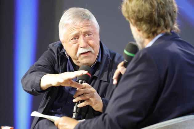 Frankfurt Impressionen 08.10.2026 Die 78. Frankfurter Buchmesse bietet für vieles eine Bühne hier ARD BR Büchermagazin Wolf Biermann: Löscht das Feuer mit Benzin. Tagebücher. Über Verbot, Ausbürgerung und Mauerfall Moderation: Knut Cordsen Frankfurt (Main) Hessen Deutschland