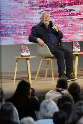 Frankfurt Impressionen 08.10.2026 Die 78. Frankfurter Buchmesse bietet für vieles eine Bühne hier ARD BR Büchermagazin Wolf Biermann: Löscht das Feuer mit Benzin. Tagebücher. Über Verbot, Ausbürgerung und Mauerfall Moderation: Knut Cordsen Frankfurt (Main) Hessen Deutschland