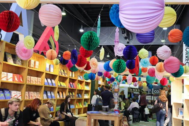 08.10.2026, Frankfurt am Main, DEU, Frankfurter Buchmesse. Bunte Lampions bei Katapult