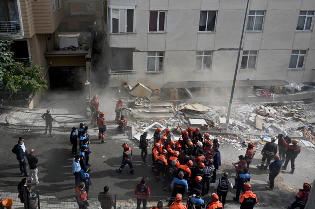 Partial collapse occurs in 7-story building in Istanbul s Maltepe district ISTANBUL, TURKIYE - OCTOBER 08: Search and rescue personnel, including firefighters, AFAD, UMKE, and police teams initiate a controlled demolition to safely reach three people trapped under rubble after the lower three floors of a seven-story residential building collapsed for undetermined reasons in the Maltepe district of Istanbul, Turkiye, on October 08, 2026. Ahmet Okatali Anadolu Istanbul Turkey. Editorial use only. Please get in touch for any other usage. Copyright: x2026xAnadoluxAhmetxOkatalix