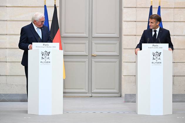 French And German Presidents Press Conference - Paris French President Emmanuel Macron and German President Frank Walter Steinmeier hold a joint press conference at the Elysee Palace in Paris, France on Undated. Photo by Eric Tschaen Pool ABACAPRESS.COM PARIS IDF France Copyright: xTschaenxEric Pool ABACAx