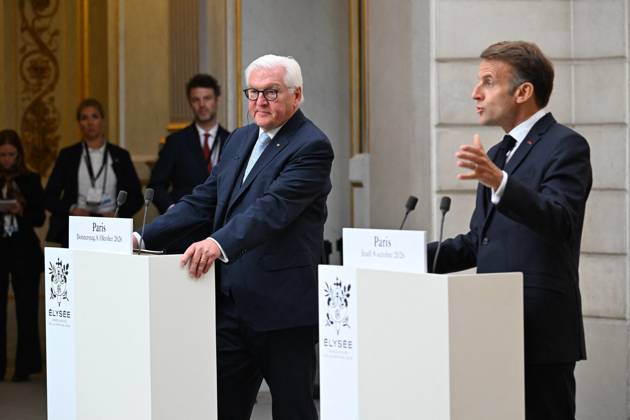 French And German Presidents Press Conference - Paris French President Emmanuel Macron and German President Frank Walter Steinmeier hold a joint press conference at the Elysee Palace in Paris, France on Undated. Photo by Eric Tschaen Pool ABACAPRESS.COM PARIS IDF France Copyright: xTschaenxEric Pool ABACAx