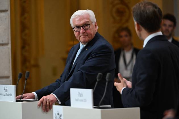 French And German Presidents Press Conference - Paris French President Emmanuel Macron and German President Frank Walter Steinmeier hold a joint press conference at the Elysee Palace in Paris, France on Undated. Photo by Eric Tschaen Pool ABACAPRESS.COM PARIS IDF France Copyright: xTschaenxEric Pool ABACAx