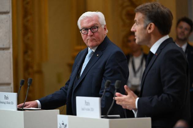 French And German Presidents Press Conference - Paris French President Emmanuel Macron and German President Frank Walter Steinmeier hold a joint press conference at the Elysee Palace in Paris, France on Undated. Photo by Eric Tschaen Pool ABACAPRESS.COM PARIS IDF France Copyright: xTschaenxEric Pool ABACAx