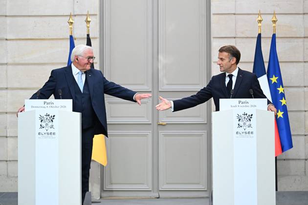 French And German Presidents Press Conference - Paris French President Emmanuel Macron and German President Frank Walter Steinmeier hold a joint press conference at the Elysee Palace in Paris, France on Undated. Photo by Eric Tschaen Pool ABACAPRESS.COM PARIS IDF France Copyright: xTschaenxEric Pool ABACAx