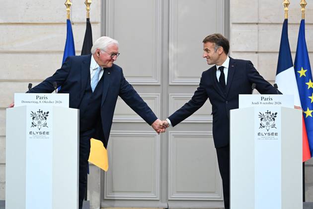 French And German Presidents Press Conference - Paris French President Emmanuel Macron and German President Frank Walter Steinmeier hold a joint press conference at the Elysee Palace in Paris, France on Undated. Photo by Eric Tschaen Pool ABACAPRESS.COM PARIS IDF France Copyright: xTschaenxEric Pool ABACAx