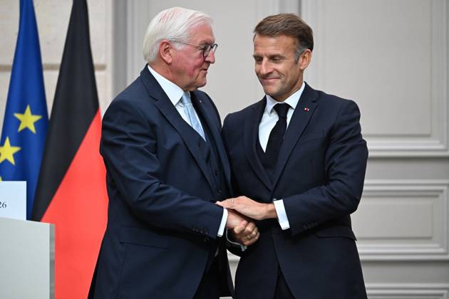 French And German Presidents Press Conference - Paris French President Emmanuel Macron and German President Frank Walter Steinmeier hold a joint press conference at the Elysee Palace in Paris, France on Undated. Photo by Eric Tschaen Pool ABACAPRESS.COM PARIS IDF France Copyright: xTschaenxEric Pool ABACAx