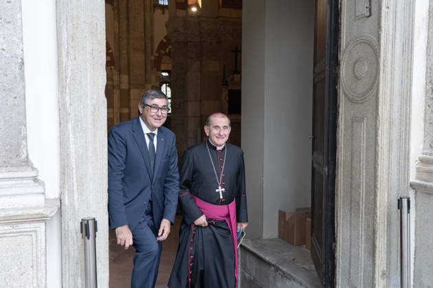 IPA89429989 - Milan, October 8, 1926, Basilica of St. Ambrose, Eucharistic celebration marking the 25th anniversary of the Linate plane crash Pictured: Mario Delpini, Archbishop of Milan Copyright: xGiuliaxSciaccax xGiuliaxSciaccax IPA89429989