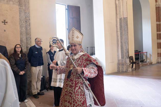 IPA89429911 - Milan, October 8, 26, Basilica of St. Ambrose, Eucharistic celebration marking the 25th anniversary of the Linate plane crash Pictured: Mario Delpini, Archbishop of Milan Copyright: xGiuliaxSciaccax xGiuliaxSciaccax IPA89429911
