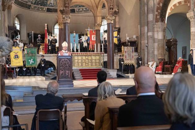 IPA89429934 - Milan, October 8, 26, Basilica of St. Ambrose, Eucharistic celebration marking the 25th anniversary of the Linate plane crash Pictured: Mario Delpini, Archbishop of Milan Copyright: xGiuliaxSciaccax xGiuliaxSciaccax IPA89429934
