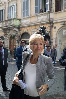 IPA89429533 - Journalist Lilli Gruber arrives at the Teatro Sistina for the celebrations marking the 150th anniversary of the *Corriere della Sera* in Rome, Italy, on October 8, 2026. Flavio Brancaleone Fotogramma Copyright: xFLAVIO_BRANCALONEx xx IPA89429533