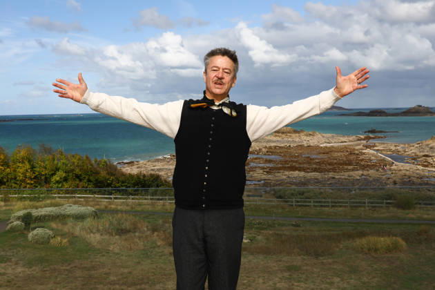 October 8, 2026, Dinard, Bretagne, France: THIBAULT DE MONTALEMBERT posed during the Jury photocall at Emeria during the 37th Dinard British and Irish Film Festival in Dinard, France. Dinard France - ZUMAc179 20261008_zep_c179_037 Copyright: xMickaelxChavetx