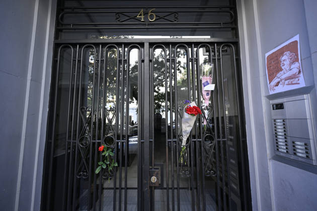 87-year-old symbol of Spain’s housing crisis dies 2 weeks after eviction MADRID, SPAIN - OCTOBER 8: Flowers and notes are left outside the apartment building and on the street where 87-year-old Mari Carmen Abascal lived as a tenant following her death in hospital in Madrid, Spain, on October 8, 2026. Known publicly as Maricarmen, she had lived for around seven decades in the apartment in Madrid’s Retiro district. Burak Akbulut Anadolu Madrid Spain. Editorial use only. Please get in touch for any other usage.  Copyright: x2026xAnadoluxBurakxAkbulutx