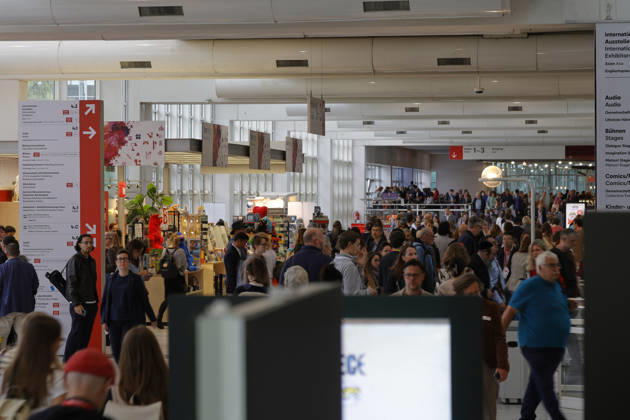 Frankfurt Impressionen 08.10.2026 Die 78. Frankfurter Buchmesse bietet für vieles eine Bühne hier grosser Andrang am zweiten Tag Fachpublikum Frankfurt (Main) Hessen Deutschland