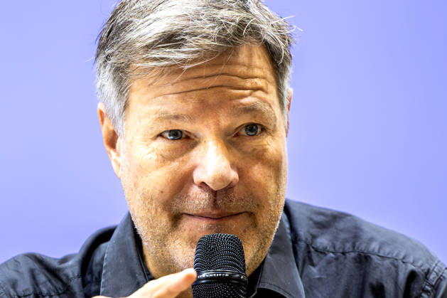 Robert Habeck auf der Frankfurter Buchmesse 2026 08.10.2026: Der ehemalige Bundeswirtschaftsminister und Vizekanzler Robert Habeck (Bündnis 90 Die Grünen) stellt am Donnerstag auf der Bühne der ZEIT im Rahmen der Frankfurter Buchmesse 2026 sein Buch Arctic Meltdown vor. Im Gespräch mit einer Moderatorin spricht Habeck vor Publikum über seine Veröffentlichung. Frankfurt am Main Messe Hessen Deutschland