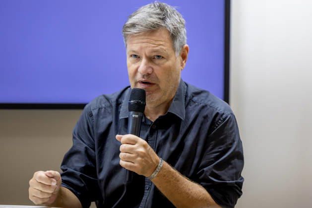 Robert Habeck auf der Frankfurter Buchmesse 2026 08.10.2026: Der ehemalige Bundeswirtschaftsminister und Vizekanzler Robert Habeck (Bündnis 90 Die Grünen) stellt am Donnerstag auf der Bühne der ZEIT im Rahmen der Frankfurter Buchmesse 2026 sein Buch Arctic Meltdown vor. Im Gespräch mit einer Moderatorin spricht Habeck vor Publikum über seine Veröffentlichung. Frankfurt am Main Messe Hessen Deutschland