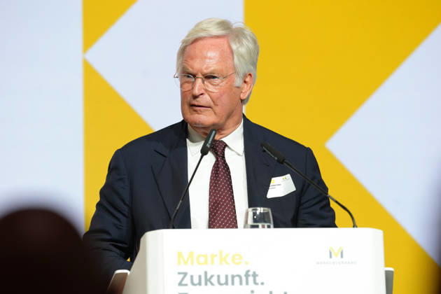 Tag der Markenwirtschaft 2026 Franz-Peter Falke (FALKE KGaA) im Portrait auf der Buehne beim Tag der Markenwirtschaft 2026, Berlin, 08.10.2026 Berlin Berlin Deutschland