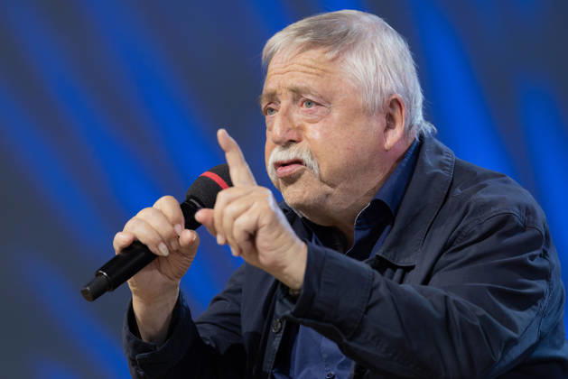 Buchmesse Frankfurt 2026 Wolf Biermann präsentiert auf der Literaturbühne von ARD, ZDF und 3sat sein Buch Ihr löscht das Feuer mit Benzin ., Frankfurt am Main Hessen Deutschland Messegelände