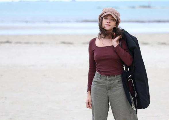 Zoe Adjani on the beach during the 37th Dinard British and Irish Film Festival in Dinard, France, on October 8, 2026. Denis Guignebourg, Bestimage. 37th Dinard British and Irish Film Festival on October 8, 2026, in Dinard, France. Dinard, France Copyright: xDenisxGuignebourgx xBestimagexDenisxGuignebourgx xBestimagex