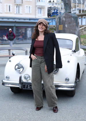 Zoe Adjani at the unveiling of Amira Casar’s beach hut on Dinard Beach during the 37th edition of the Dinard British and Irish Film Festival, France, on October 8, 2026. Denis Guignebourg, Bestimage. 37th Dinard British Irish Film Festival on October 8, 2026, in Dinard, France. Dinard, France  Copyright: xDenisxGuignebourgx xBestimagexDenisxGuignebourgx xBestimagex