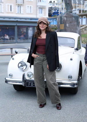Zoe Adjani at the unveiling of Amira Casar’s beach hut on Dinard Beach during the 37th edition of the Dinard British and Irish Film Festival, France, on October 8, 2026. Denis Guignebourg, Bestimage. 37th Dinard British Irish Film Festival on October 8, 2026, in Dinard, France. Dinard, France  Copyright: xDenisxGuignebourgx xBestimagexDenisxGuignebourgx xBestimagex