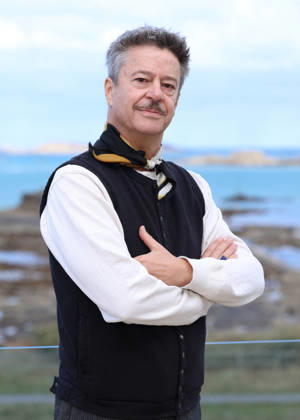 Thibault de Montalembert poses at the Emeria Hotel during the 37th Dinard British and Irish Film Festival, France, on October 8, 2026. Denis Guignebourg, Bestimage. 37th Dinard British Irish Film Festival on October 8, 2026, in Dinard, France. Dinard, France Copyright: xDenisxGuignebourgx xBestimagexDenisxGuignebourgx xBestimagex