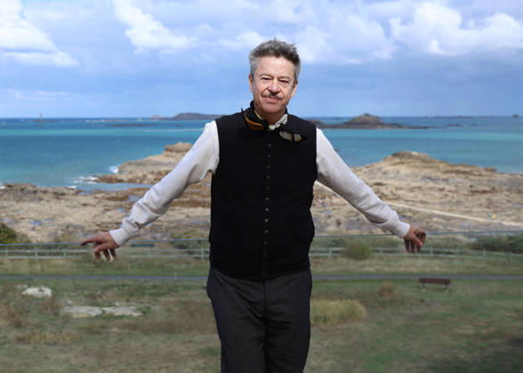 Thibault de Montalembert poses at the Emeria Hotel during the 37th Dinard British and Irish Film Festival, France, on October 8, 2026. Denis Guignebourg, Bestimage. 37th Dinard British Irish Film Festival on October 8, 2026, in Dinard, France. Dinard, France  Copyright: xDenisxGuignebourgx xBestimagexDenisxGuignebourgx xBestimagex