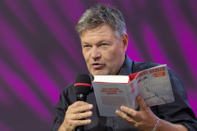 Buchmesse Frankfurt 2026 Robert Habeck stellt auf der Literaturbühne von ARD, ZDF und 3sat sein neues Buch Arctic Meltdown vor., Frankfurt am Main Hessen Deutschland Messegelände