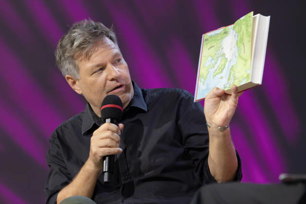 Buchmesse Frankfurt 2026 Robert Habeck stellt auf der Literaturbühne von ARD, ZDF und 3sat sein neues Buch Arctic Meltdown vor., Frankfurt am Main Hessen Deutschland Messegelände