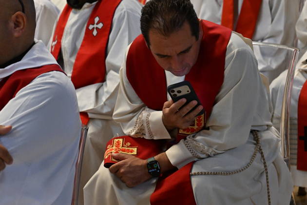 IPA89434043 - Italy, Rome, Vatican, October 8, 2026: Pope Leo XIV celebrates Holy Mass for the start of the academic year at the Pontifical Universities in St. Peter s Basilica in the Vatican. Photograph by ALESSIA GIULIANI Catholic Press Photo  Copyright: xx xAlessiaxGiuliani Catholipressphox IPA89434043